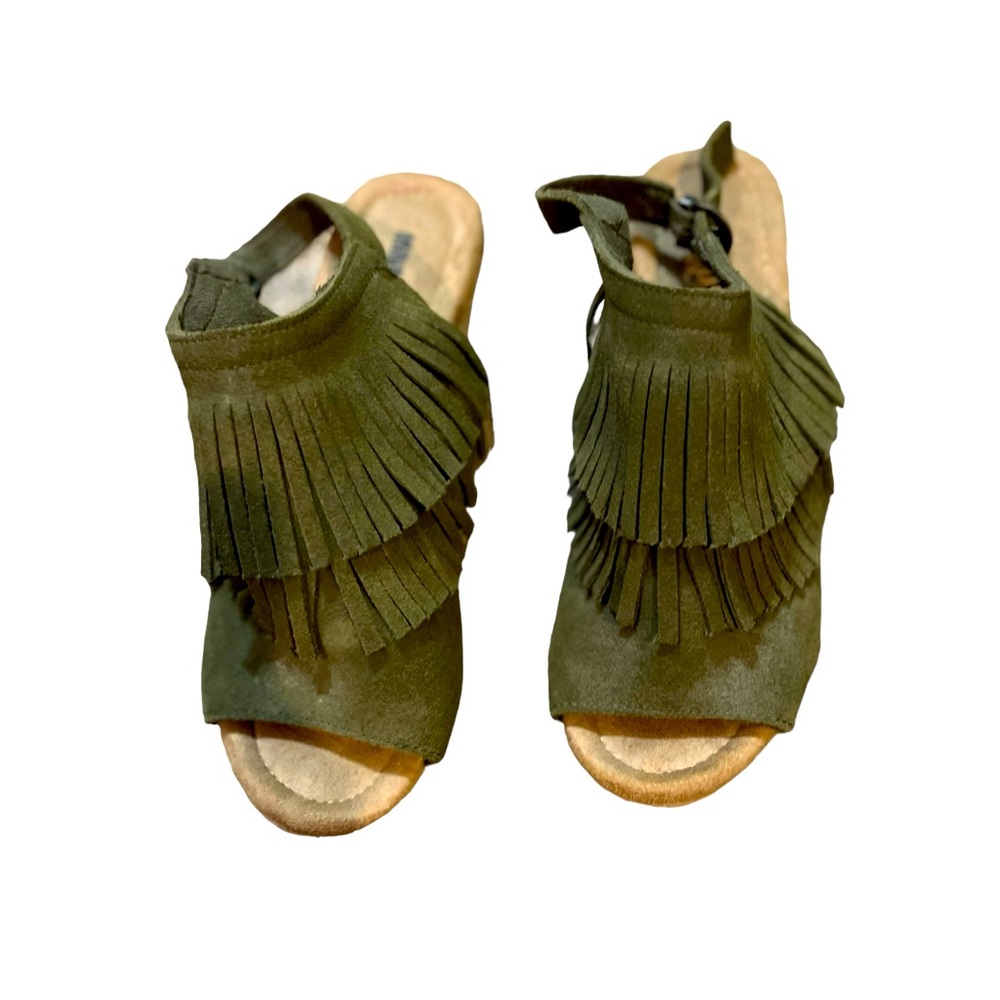 Minnetonka olive green suede fringed 3"wedge leather wedge women size 7 EUC